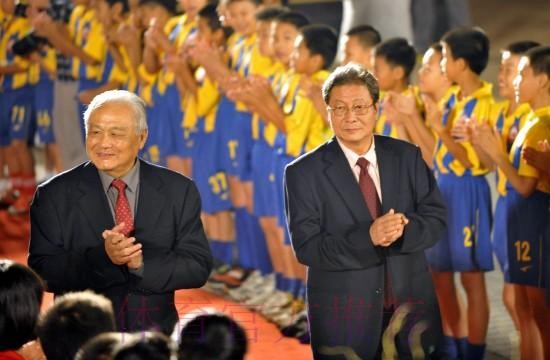 年维泗、容志行获亚足联“金星奖”